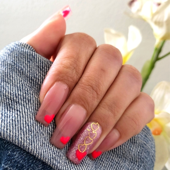 Handmade Luxury Press-On Nails | Sturdy & Reusable | HEARTS OF HAPPINESS - Picture 3 of 10